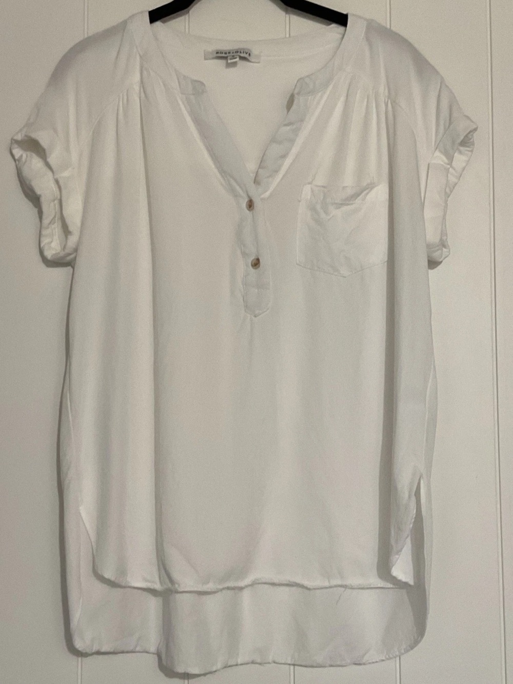 Rose & Olive Women’s White Short Sleeve Rayon Henley Shirt with Pocket M